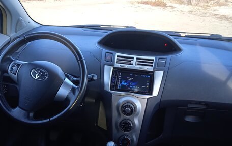 Toyota Yaris III рестайлинг, 2008 год, 660 000 рублей, 10 фотография