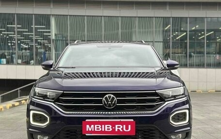 Volkswagen T-Roc I, 2022 год, 1 875 697 рублей, 2 фотография