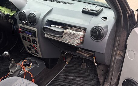 Renault Logan I, 2006 год, 200 000 рублей, 2 фотография