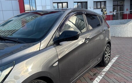 Hyundai Solaris II рестайлинг, 2013 год, 870 000 рублей, 2 фотография