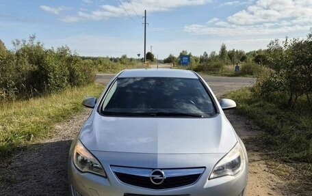 Opel Astra J, 2011 год, 750 000 рублей, 3 фотография