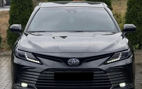 Toyota Camry, 2022 год, 2 300 000 рублей, 12 фотография