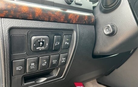 Toyota Land Cruiser 200, 2015 год, 3 590 000 рублей, 18 фотография