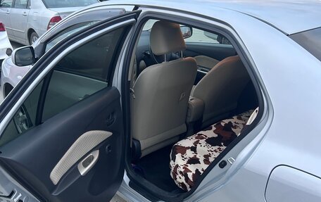 Toyota Belta, 2005 год, 750 000 рублей, 14 фотография