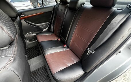 Toyota Avensis III рестайлинг, 2008 год, 1 050 000 рублей, 25 фотография