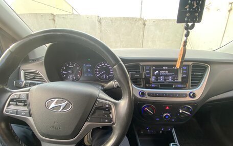 Hyundai Solaris II рестайлинг, 2017 год, 1 130 000 рублей, 8 фотография