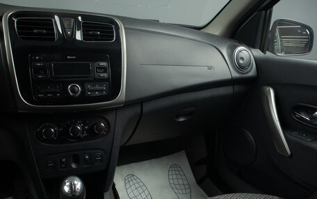 Renault Logan II, 2018 год, 799 000 рублей, 11 фотография