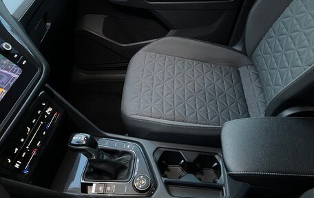 Volkswagen Tiguan II, 2021 год, 3 000 000 рублей, 10 фотография