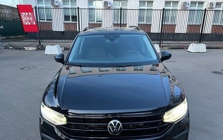 Volkswagen Tiguan II, 2021 год, 3 000 000 рублей, 14 фотография