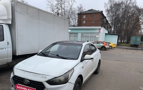 Hyundai Solaris II рестайлинг, 2017 год, 560 000 рублей, 1 фотография
