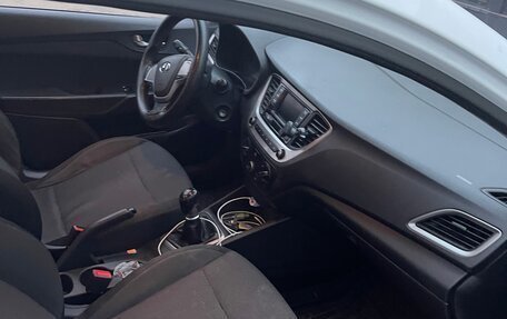 Hyundai Solaris II рестайлинг, 2017 год, 560 000 рублей, 9 фотография