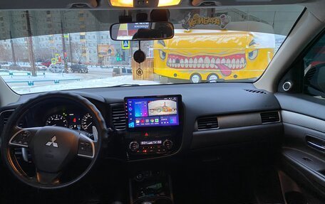 Mitsubishi Outlander III рестайлинг 3, 2012 год, 1 640 000 рублей, 10 фотография