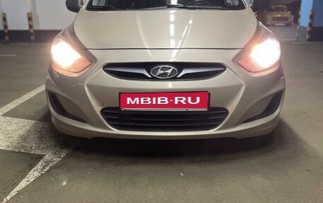 Hyundai Solaris II рестайлинг, 2013 год, 750 000 рублей, 18 фотография
