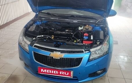 Chevrolet Cruze II, 2011 год, 700 000 рублей, 3 фотография