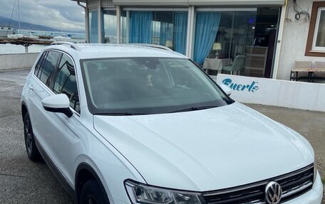 Volkswagen Tiguan II, 2019 год, 2 500 000 рублей, 1 фотография