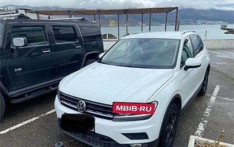 Volkswagen Tiguan II, 2019 год, 2 500 000 рублей, 2 фотография