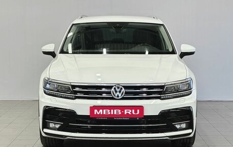 Volkswagen Tiguan II, 2020 год, 3 099 000 рублей, 2 фотография