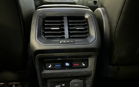 Volkswagen Tiguan II, 2020 год, 3 099 000 рублей, 15 фотография