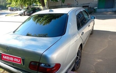 Mercedes-Benz E-Класс, 1997 год, 450 000 рублей, 1 фотография