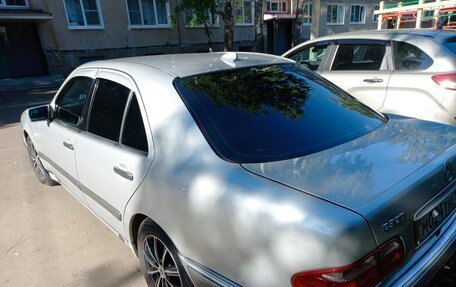 Mercedes-Benz E-Класс, 1997 год, 450 000 рублей, 3 фотография