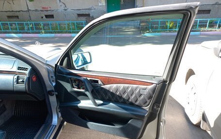 Mercedes-Benz E-Класс, 1997 год, 450 000 рублей, 11 фотография