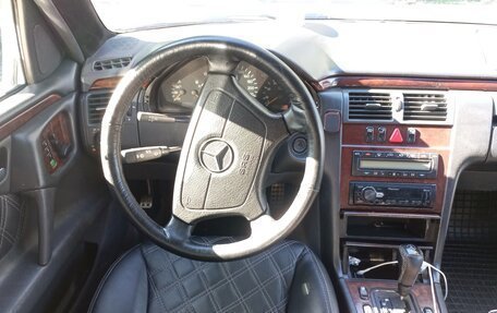 Mercedes-Benz E-Класс, 1997 год, 450 000 рублей, 5 фотография