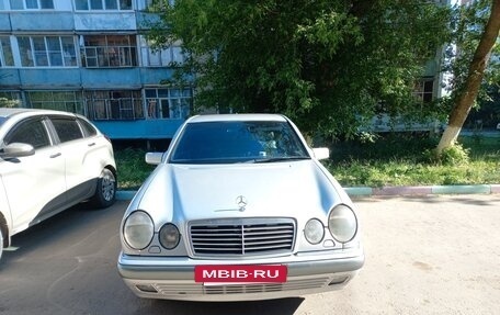 Mercedes-Benz E-Класс, 1997 год, 450 000 рублей, 13 фотография
