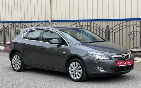 Opel Astra J, 2011 год, 870 000 рублей, 2 фотография