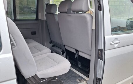 Volkswagen Caravelle T5, 2006 год, 1 200 000 рублей, 9 фотография