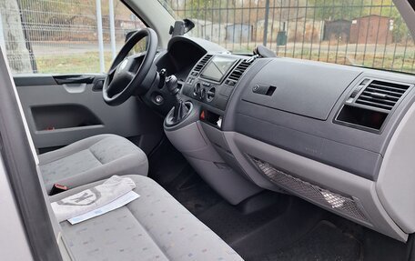 Volkswagen Caravelle T5, 2006 год, 1 200 000 рублей, 10 фотография