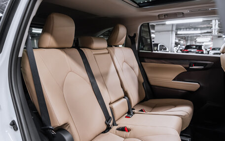 Toyota Highlander, 2025 год, 6 050 000 рублей, 22 фотография