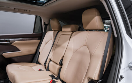 Toyota Highlander, 2025 год, 6 050 000 рублей, 23 фотография