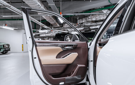 Toyota Highlander, 2025 год, 6 050 000 рублей, 26 фотография