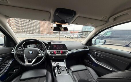 BMW 3 серия, 2019 год, 3 250 000 рублей, 16 фотография