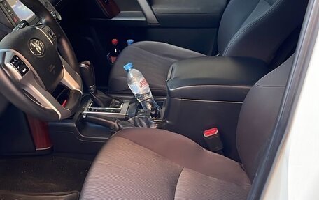 Toyota Land Cruiser Prado 150 рестайлинг 2, 2016 год, 3 100 000 рублей, 6 фотография