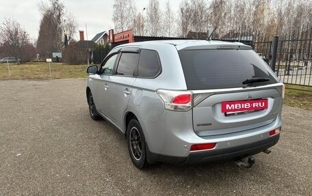 Mitsubishi Outlander III рестайлинг 3, 2013 год, 970 000 рублей, 3 фотография