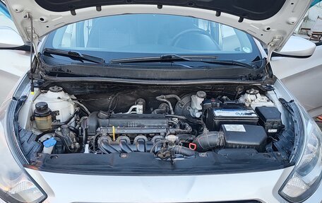 Hyundai Solaris II рестайлинг, 2012 год, 800 000 рублей, 3 фотография