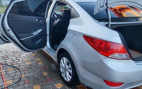 Hyundai Solaris II рестайлинг, 2012 год, 800 000 рублей, 8 фотография