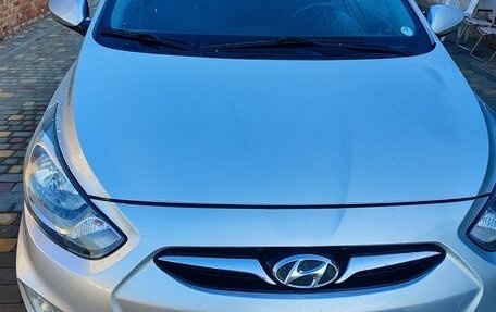 Hyundai Solaris II рестайлинг, 2012 год, 800 000 рублей, 10 фотография