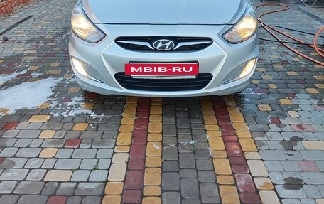 Hyundai Solaris II рестайлинг, 2012 год, 800 000 рублей, 4 фотография