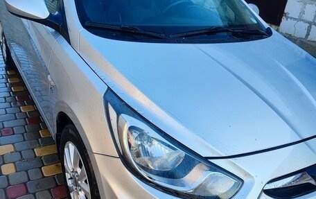 Hyundai Solaris II рестайлинг, 2012 год, 800 000 рублей, 11 фотография