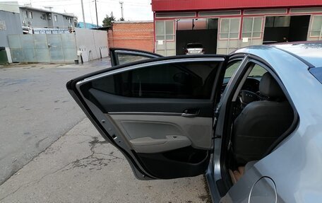 Hyundai Elantra VI рестайлинг, 2017 год, 1 400 000 рублей, 10 фотография