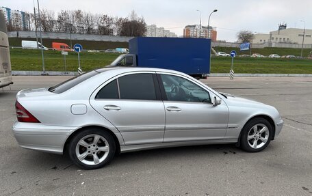 Mercedes-Benz C-Класс, 2004 год, 1 000 000 рублей, 4 фотография