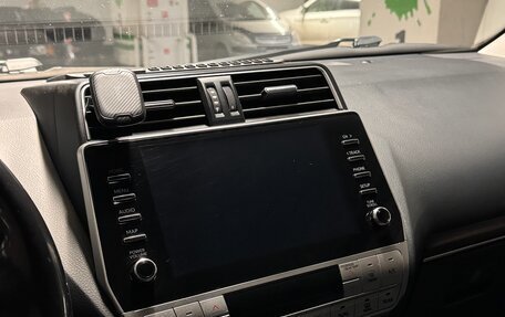 Toyota Land Cruiser Prado 150 рестайлинг 2, 2020 год, 6 300 000 рублей, 17 фотография