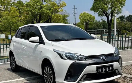 Toyota Yaris XP150 рестайлинг, 2022 год, 1 200 000 рублей, 2 фотография