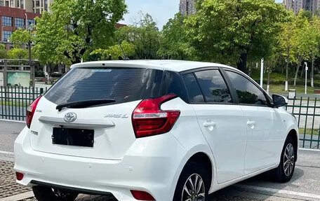 Toyota Yaris XP150 рестайлинг, 2022 год, 1 200 000 рублей, 6 фотография