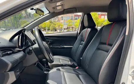 Toyota Yaris XP150 рестайлинг, 2022 год, 1 200 000 рублей, 10 фотография