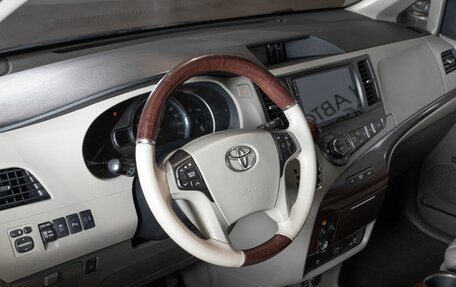 Toyota Sienna III, 2010 год, 1 979 462 рублей, 3 фотография