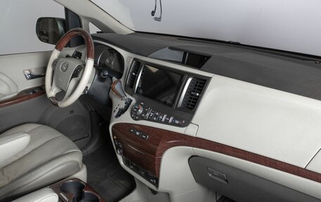 Toyota Sienna III, 2010 год, 1 979 462 рублей, 4 фотография