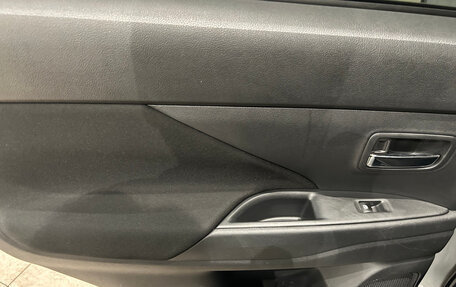 Mitsubishi Outlander III рестайлинг 3, 2015 год, 1 399 000 рублей, 14 фотография